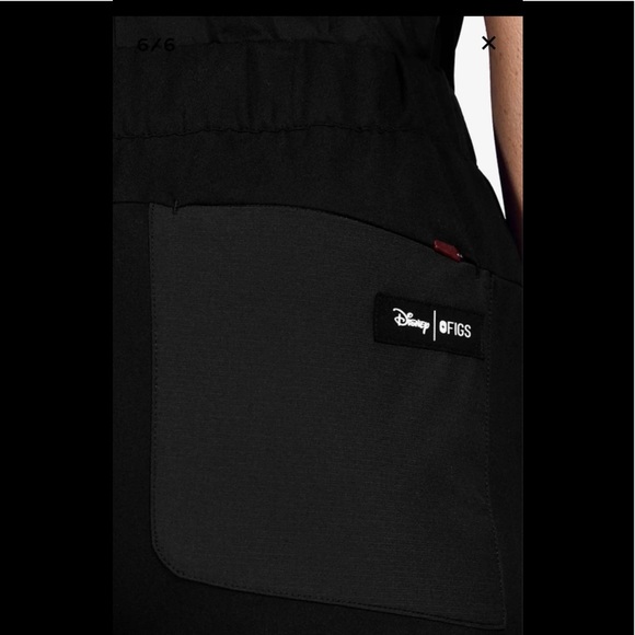 NWT Disney x FIGS Nurse SCRUBS SET Mickey Mouse - Picture 8 of 14